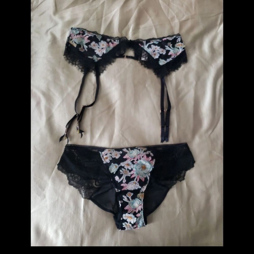 Victoria's Secret Dream Angels Garter&Panty